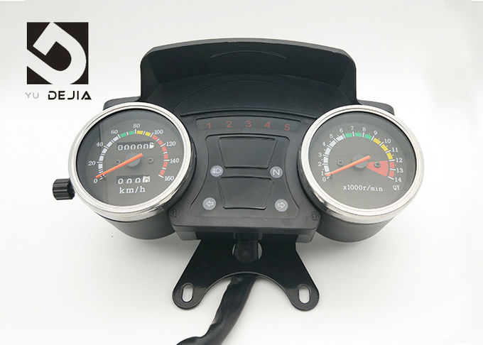 La luce abbagliante orientale dell'odometro del tachimetro di Digital del motociclo di rosso F2 gira intorno